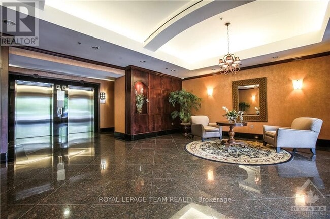 Building Photo - 570 Laurier Ave W