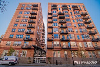 Building Photo - 500 S Clinton St