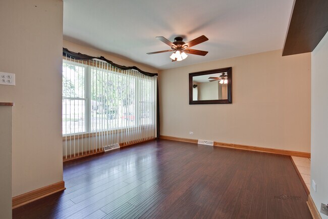 Foto del edificio - 648 N Greenview Ave