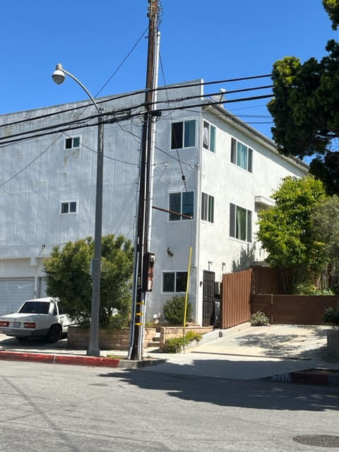 Foto principal - 2441 3rd St