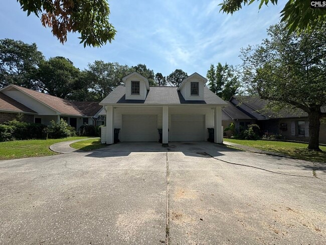 Building Photo - 1924 Pine Lake Dr