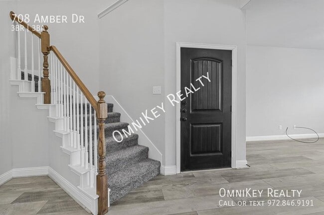 Building Photo - 708 Amber Dr