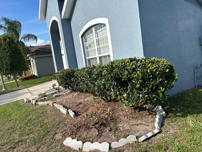 Building Photo - 2105 Woodsedge Dr