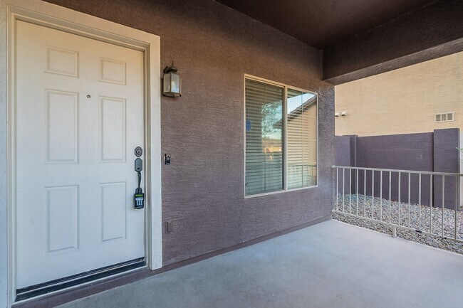 Building Photo - Stunning 3-Bedroom Home with Den, Loft, an...