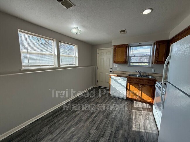 Foto del edificio - 1100 N Noland Rd