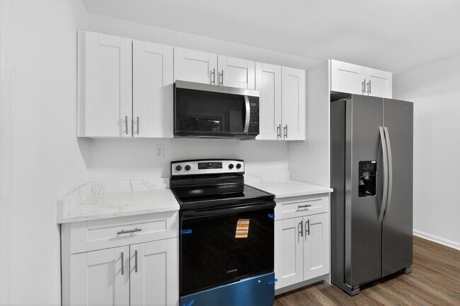 Building Photo - 2036 McPherson Dr