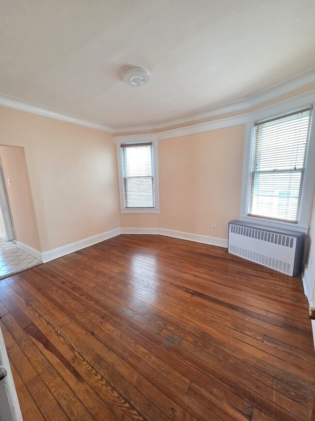 Building Photo - 364 Woodlawn Ave