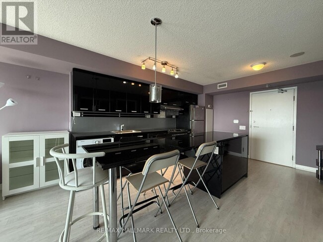 Building Photo - 19-1719 Singer Ct