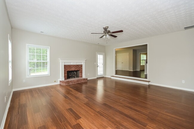 Building Photo - 2424 Santa Barbra Ct SE