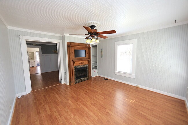 Building Photo - Charming 2-Bedroom Retreat in Prime Cary L...