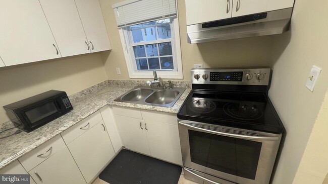 Building Photo - 9756 Beech Pl
