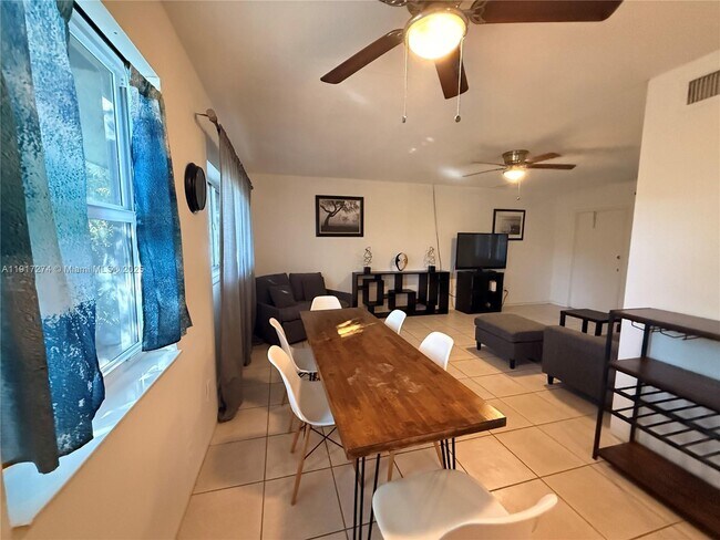 Foto del edificio - 1104 N 17th Ct