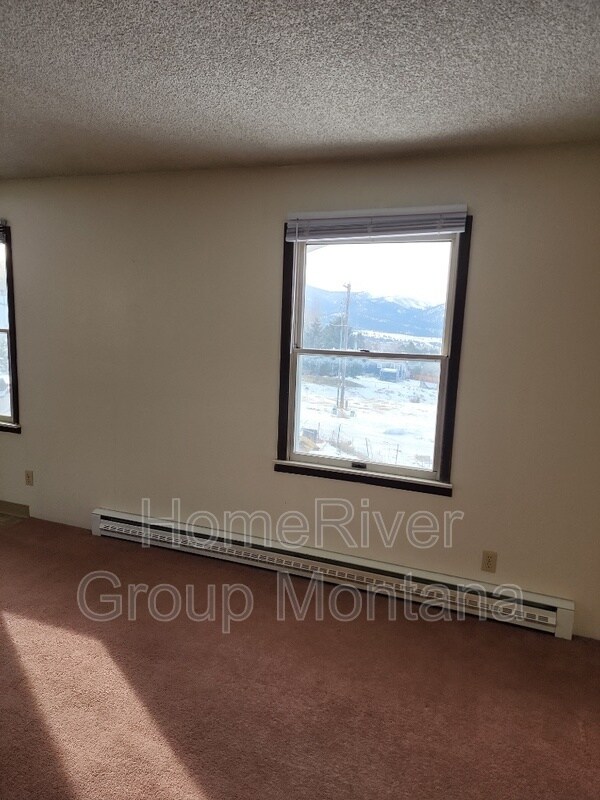 Foto del edificio - 2327 W Foothills Dr