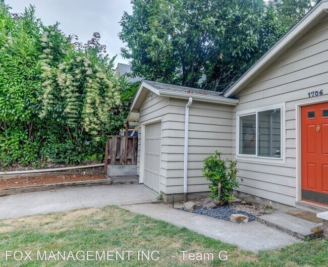 Building Photo - 3 br, 1 bath House - 1706 SE 35th Place