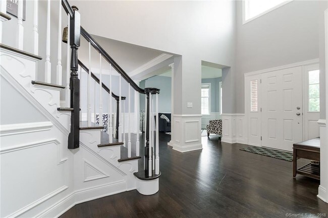 Building Photo - 20 Rochela Dr