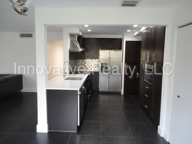 Foto del edificio - 275 W Lake Faith Dr