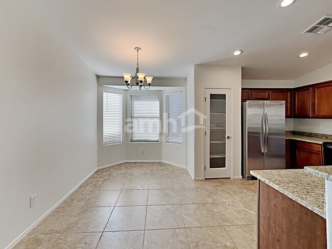 Building Photo - 3429 E Crescent Way