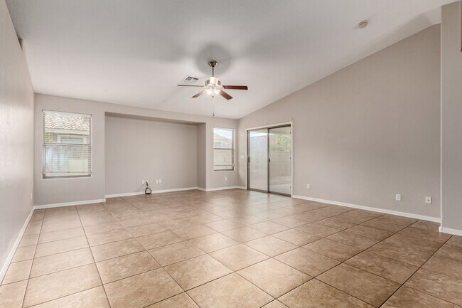 Foto del edificio - Spacious 3-Bedroom Home with Den in Gilbert!