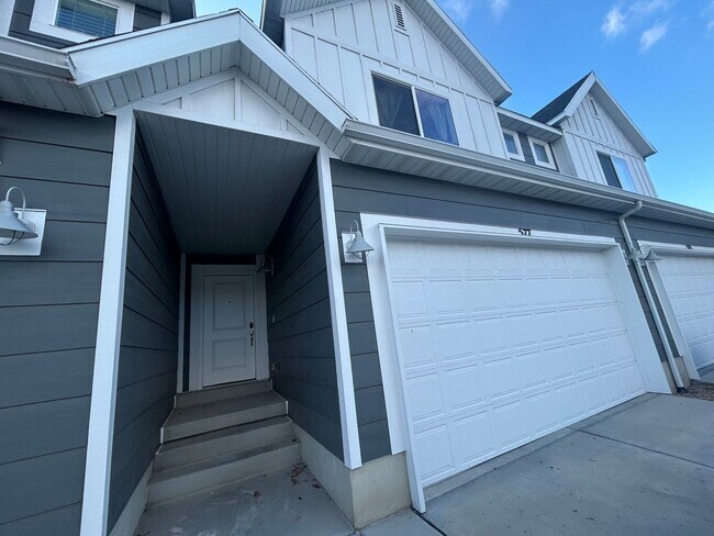 Foto del edificio - 3 Bedroom 3 Bathroom Townhouse in Saratoga Springs!