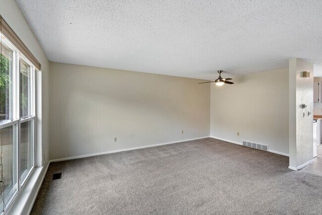 Foto del edificio - 465 Saddlemountain Rd