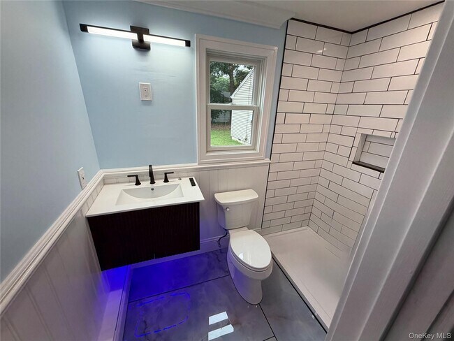 Foto del edificio - 305 Smithtown Blvd
