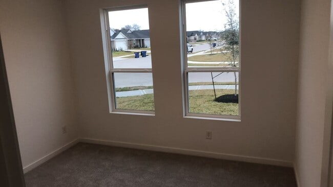 Building Photo - 421 Robin Ct