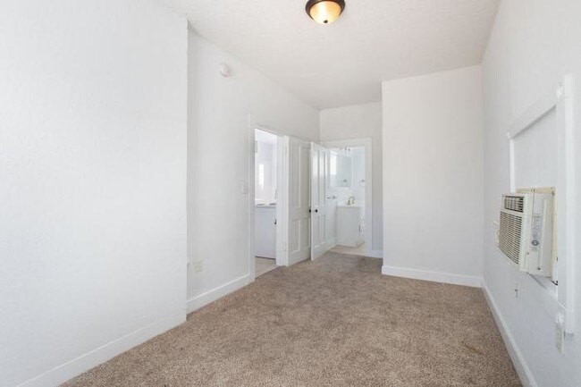 Building Photo - 1 bedroom in Deland FL 32720