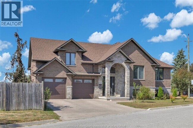 Building Photo - 498 Sacred Heart Dr