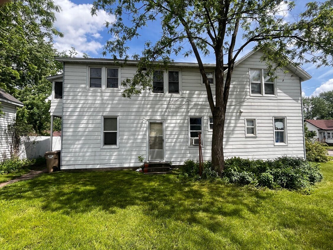 1104 Birch St Unit 2, Eau Claire, WI 54703 Room for Rent in Eau