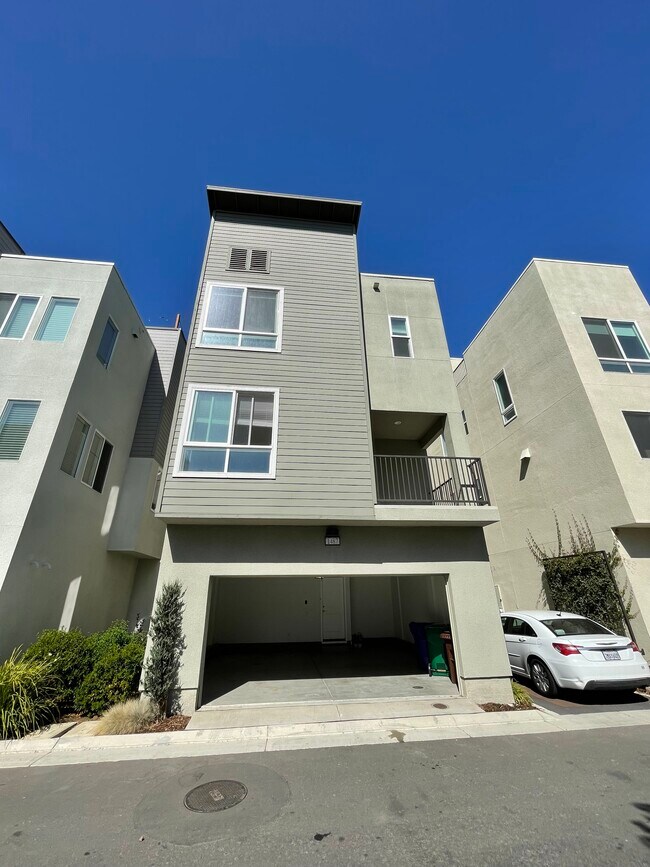 Four stories with roof deck! - 1487 Latitudes Way