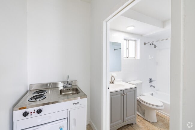Estudio, 1BA - 250SF - Cocina/Baño - Chesapeake Studio Apartments