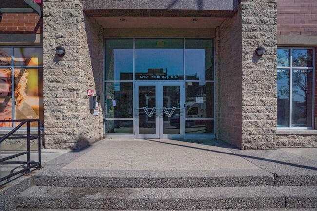 Photo du bâtiment - 210-2301-215 15 Ave SE