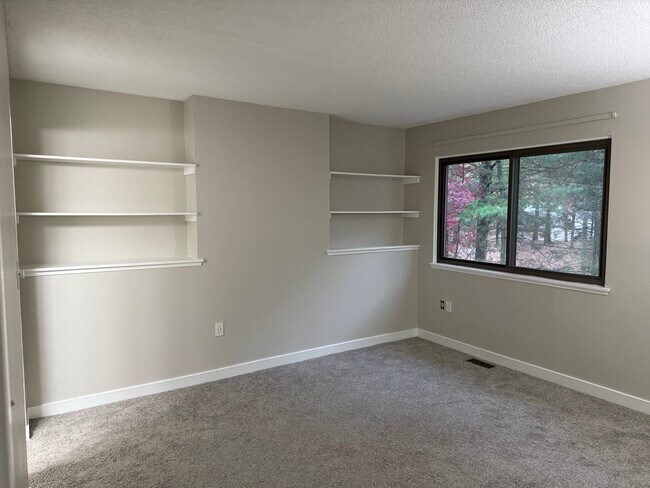 Foto del edificio - 129 Farmington Chase Crescent