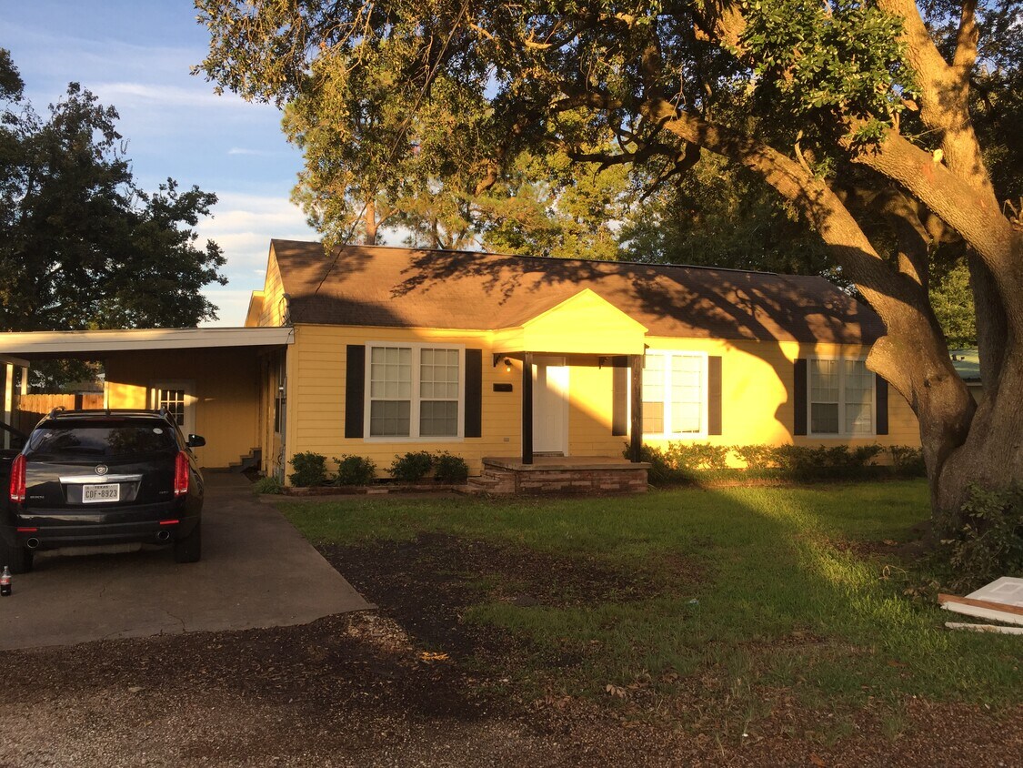 Foto principal - 1004 N 13th St