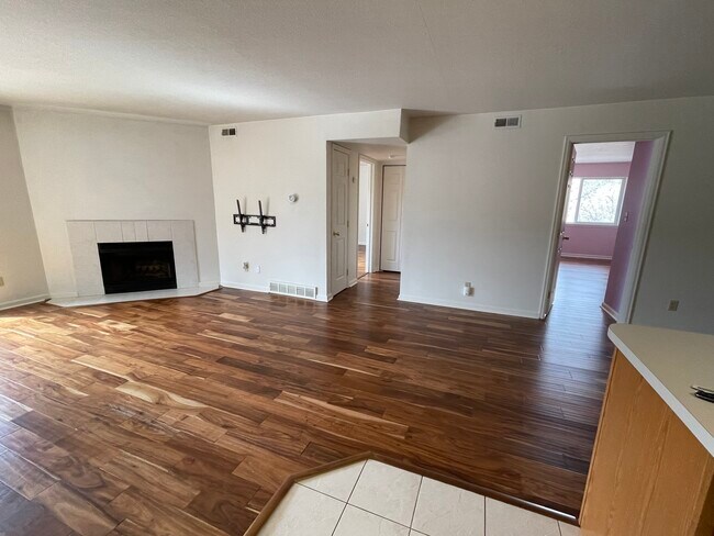 Building Photo - 13097 W Cedar Dr