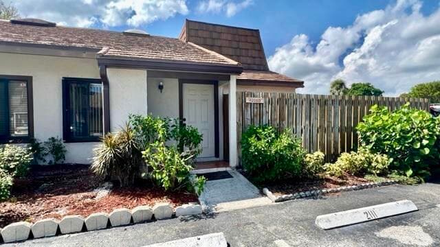 Primary Photo - 4208 Palm Bay Cir