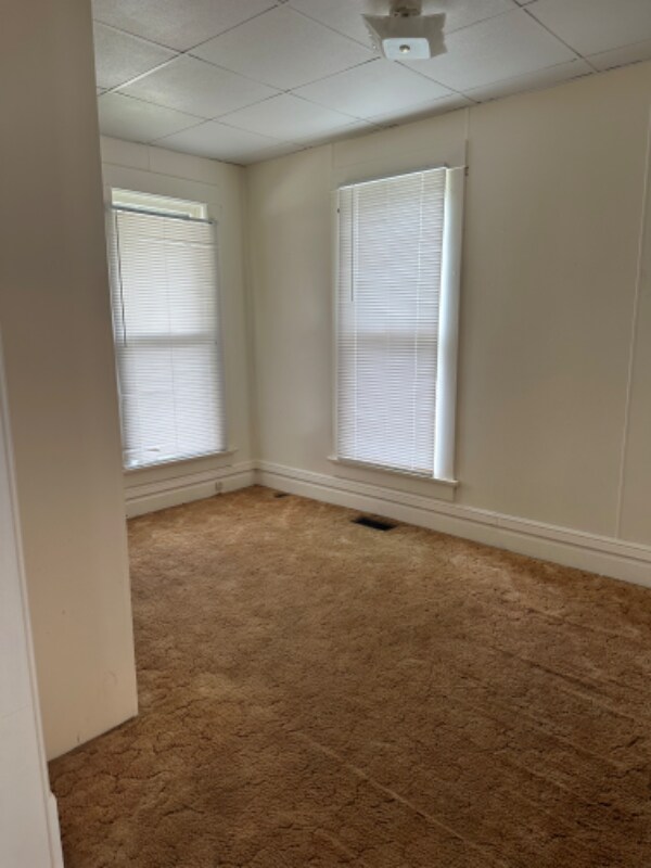 Building Photo - 406 E Pine St