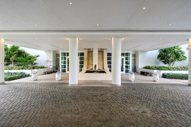 Building Photo - 900 Brickell Key Blvd
