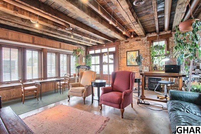 Family Room - 318 W Main St