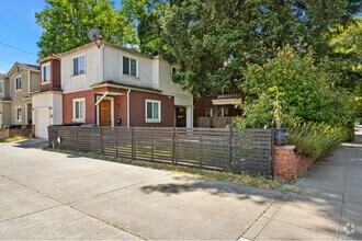 Building Photo - 3004 Portola Way