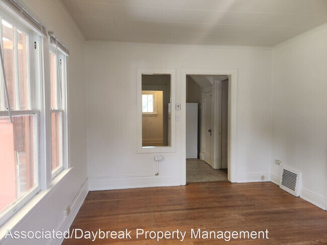 Building Photo - 3 br, 2 bath House - 1909 Summitview