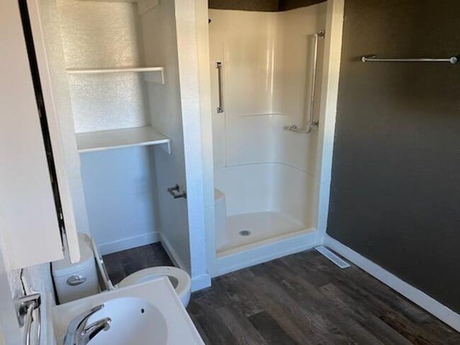 Building Photo - House for rent in Marshalltown