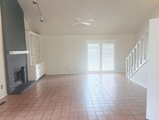 Foto del edificio - Three bedroom West Norman