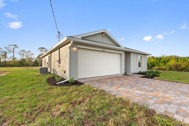 Foto del edificio - BRAND NEW HOME! Modern, energy efficient h...