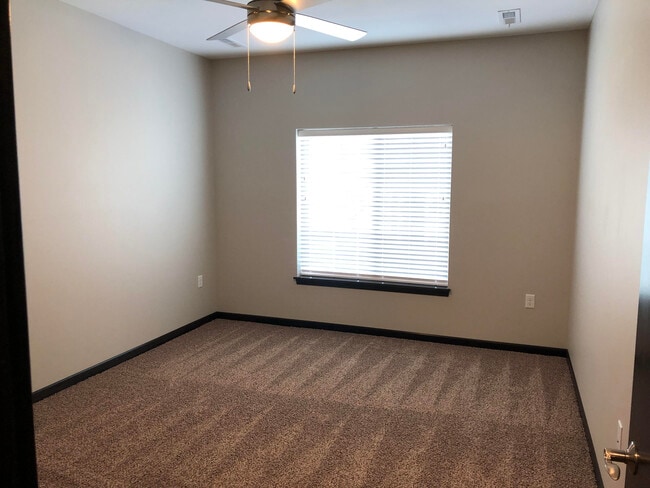 Building Photo - 2863 Spring Rose Circle