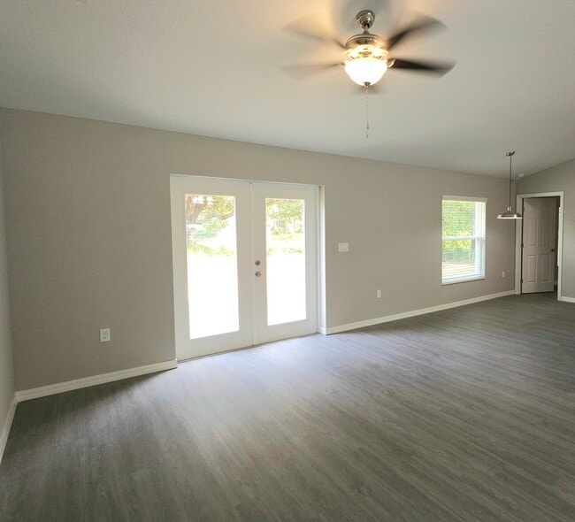 Foto del edificio - 440 Locust Rd