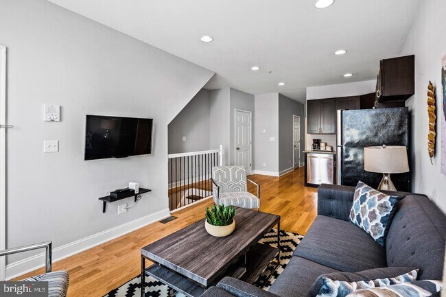 Building Photo - 2551 Grays Ferry Ave