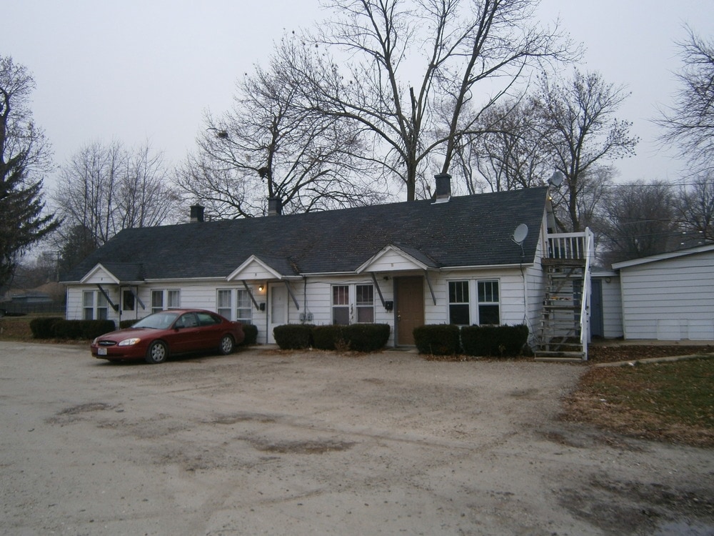 Primary Photo - 116 SE Circle Dr