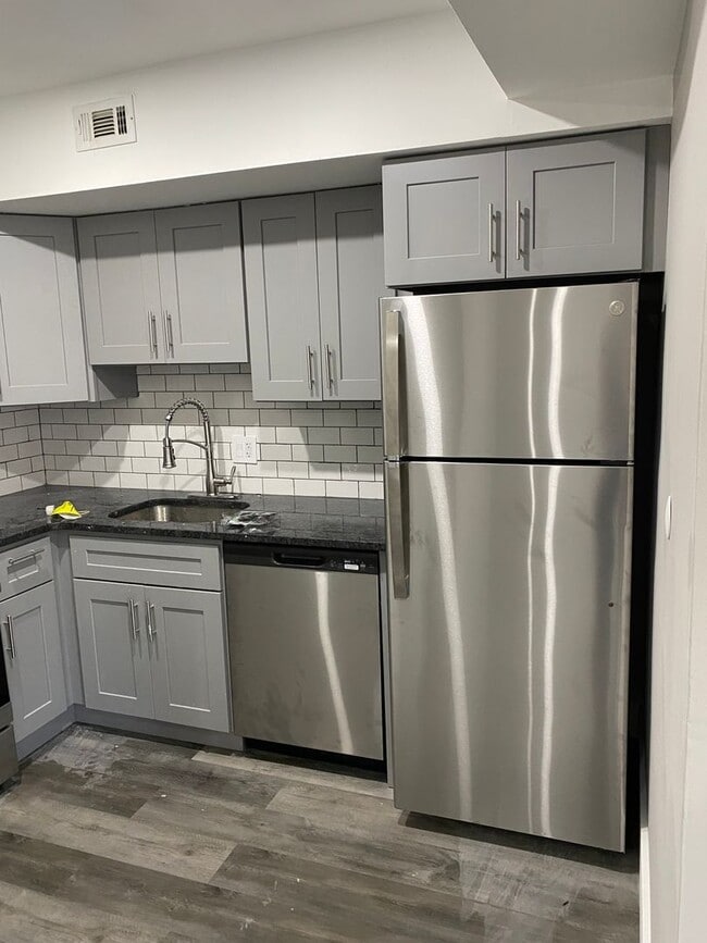Building Photo - 2 Bedroom In Washington