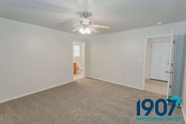 Foto del edificio - Beautiful 3-Bedroom Home in OKC - Availabl...